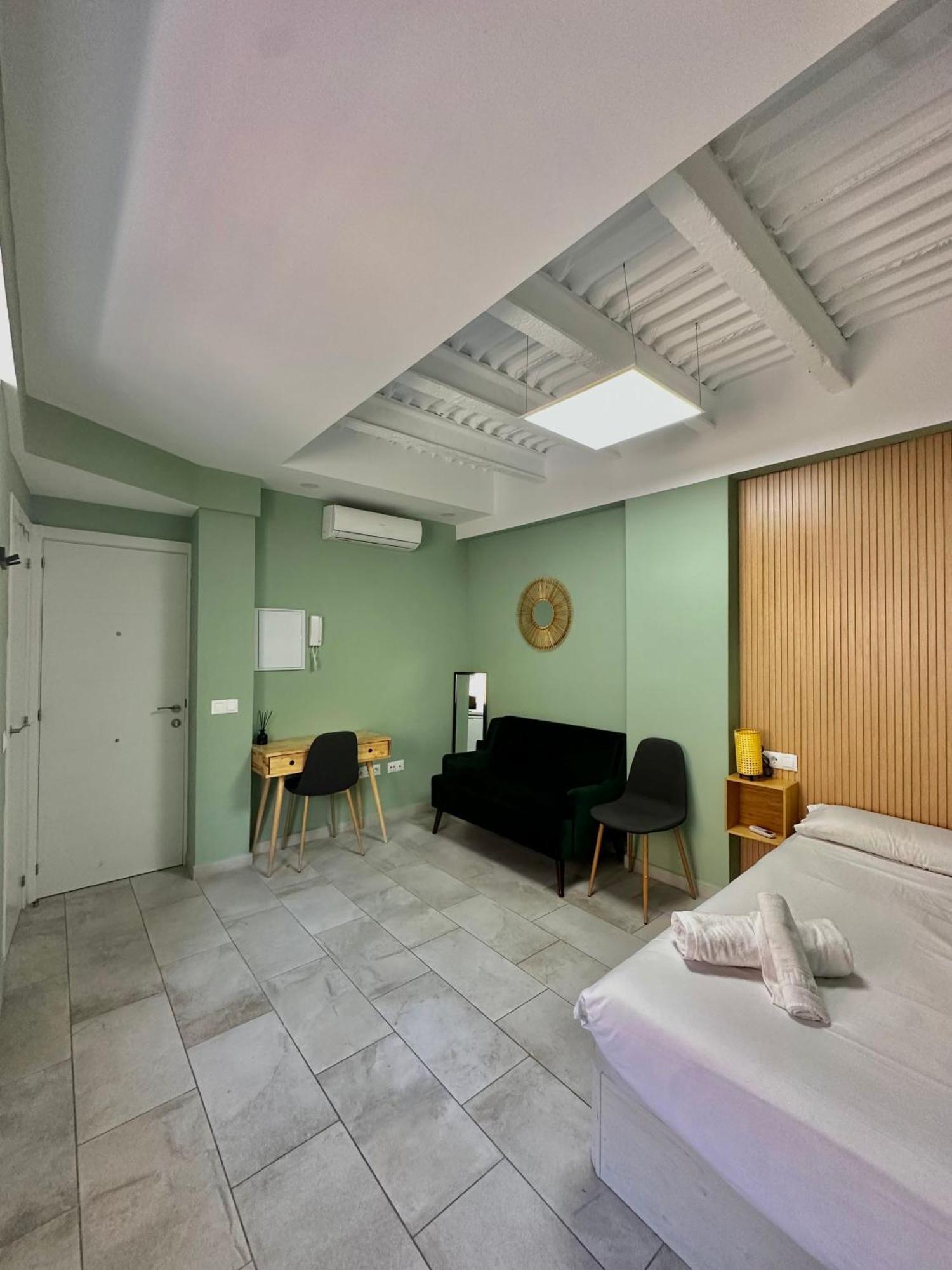 Lovely Studio Apartment 马拉加 外观 照片