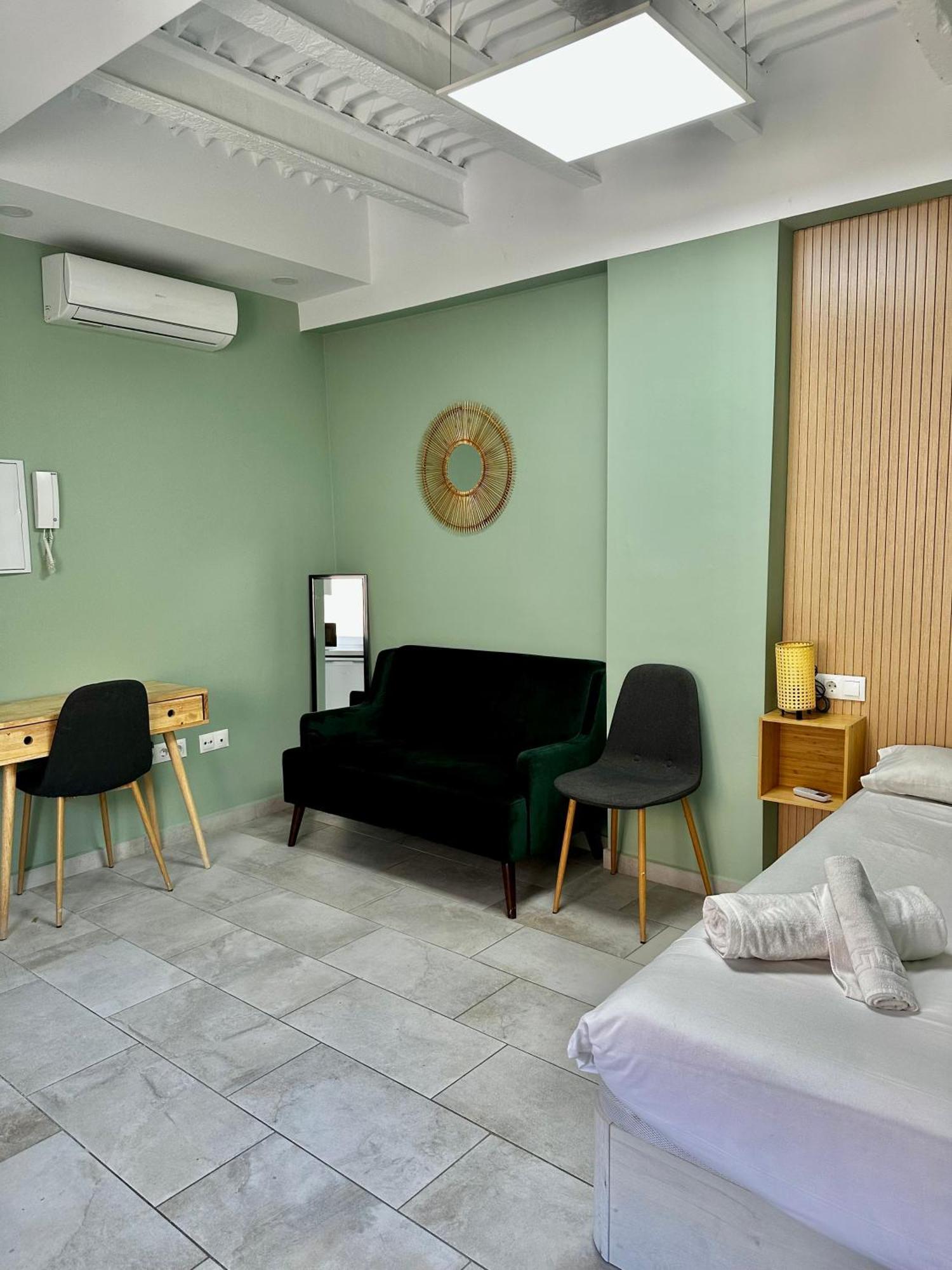 Lovely Studio Apartment 马拉加 外观 照片